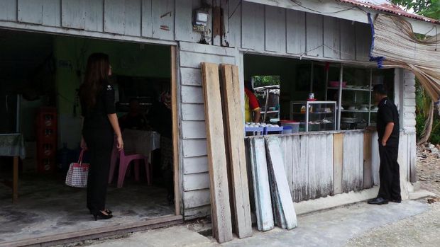 Tampilan dari luar Kantin Bude ini terlihat kurang meyakinkan (Wahyu/detikTravel)