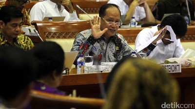 Menristekdikti Raker dengan Komisi X