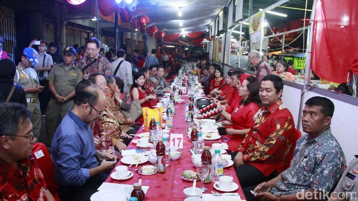 Tuk Panjang, Kerukunan Umat Beragama di Meja Makan 200 Meter