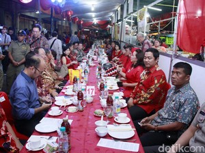 Tuk Panjang, Kerukunan Umat Beragama di Meja Makan 200 Meter