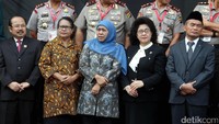Sejumlah menteri seperti, Menteri Pemberdayaan Perempuan dan Perlindungan Anak Yohana Yembise, Menteri Sosial Khofifah Indar Parawansa, dan Menteri Kesehatan Nila Djuwita F.Moeloek juga terlihat hadir.