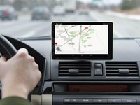 Seberapa Bahaya Pakai GPS saat Mengemudi Hingga Bisa Dibui?