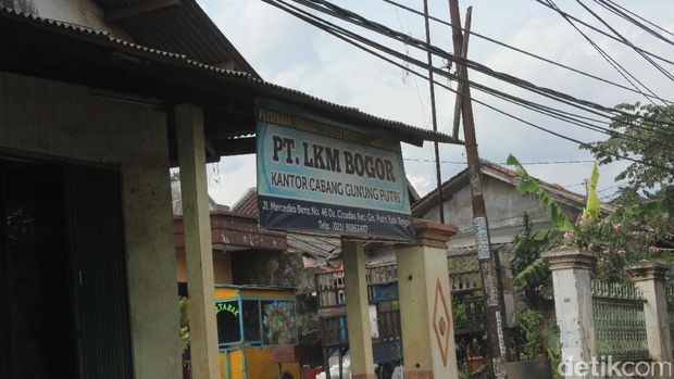 Nama Jalan Mercy di spanduk 