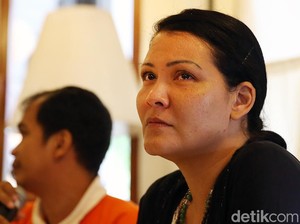 Melanie Subono Ikut Terjebak di LBH Jakarta yang Dikepung Massa