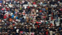 Seperti biasa, mereka mudik untuk bertemu sanak keluarga. REUTERS/Aly Song.