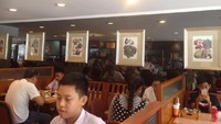 Inter Restaurant berlokasi di Siam Square Soi 9. Interiornya sederhana saja dan terlihat klasik. Karena restoran sudah buka sejak tahun 1981. Tapi makanannya terkenal enak dan autentik.