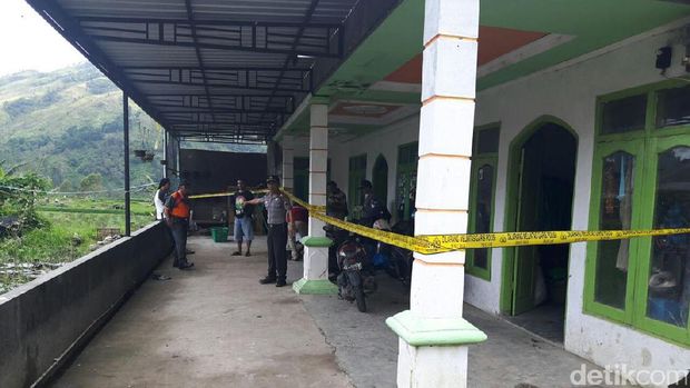 Rumah warga yang dijadikan posko, tempat Asyam dirawat di hari ketiga diksar