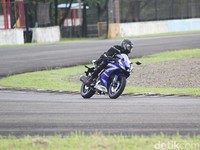 Menjajal Bayinya R6, Yamaha R15 di Sirkuit Sentul