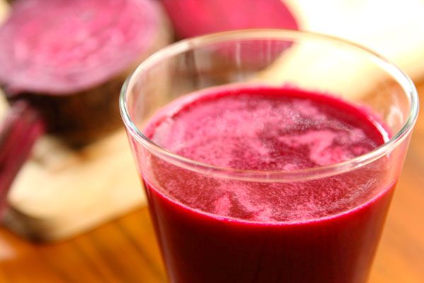 alasan untuk rutin minum jus buah bit