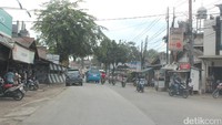 Jalan Mercedes-benz di Wanaherang, Bogor. Foto: Rangga Rahadiansyah