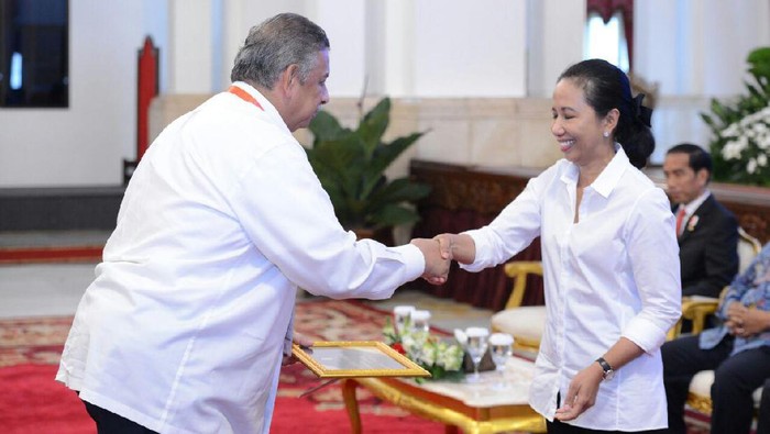 Dirut PLN Dapat Penghargaan di Istana Negara