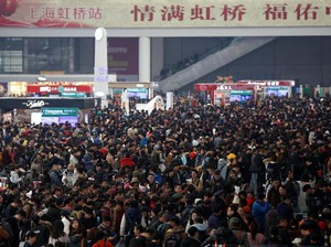 Kelakuan Turis China, Haruskah Dimaklumi atau Dihindari di Indonesia?
