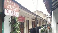 Merek Opel yang sempat melegenda juga diabadikan sebagai nama gang. Foto: Baban Gandapurnama