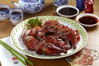 Fook Yew Sajikan Bebek Panggang dan Yee Shang Kepiting Soka