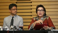 Wakil Ketua KPK Basariah Panjaitan mengatakan suap kepada Patrialis diberikan oleh seorang pengusaha impor daging berinisial BHR.
