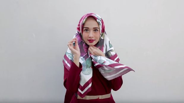 Tampil Cantik ke Acara Formal dengan Tutorial Hijab Ala Laudya Cynthia Bella