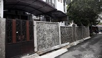 Nampak dari samping rumah Patrialis Akbar.
