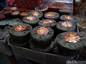 Berbelanja Kue Keranjang Khas Imlek di Pasar Glodok
