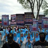 Massa Bela Ulama Minta Proses Hukum Habib Rizieq Dihentikan