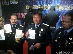 3 WNA Ditangkap Imigrasi Saat Dagang di Pasar Imlek Semarang