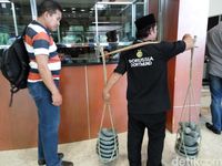 Tajudin jualan cobek di DPR / 