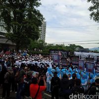 Massa Bela Ulama Minta Proses Hukum Habib Rizieq Dihentikan