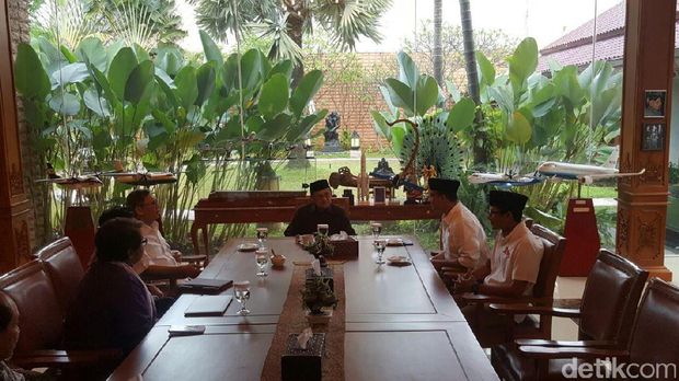 Anies-Sandiaga saat bertemu Habibie, Kamis (26/1).