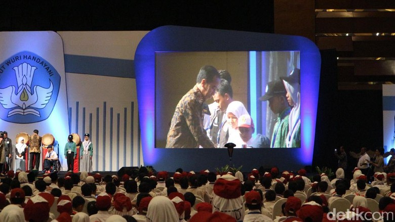 Jokowi: Perlu Ada Jurusan Spesifik di SMK Jokowi: Perlu Ada Jurusan Spesifik di SMK