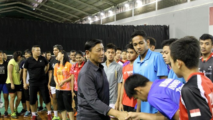 Ketika Wiranto Duduk Lesehan Bareng Atlet di Pelatnas Cipayung