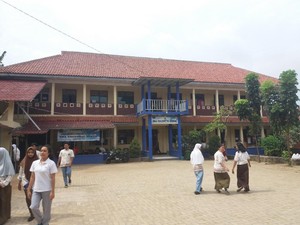 Guru Dika Tak Terima Dimutasi SMAN 13 Depok