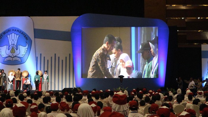 Rembuk Nasional Pendidikan, Jokowi Beri KIP ke Ribuan Anak Asuh