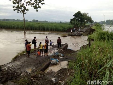 Tanggul Sungai Gunting Jebol