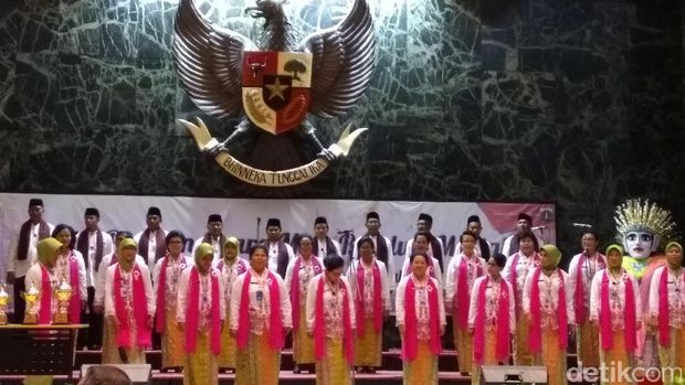 Menteri Puan Apresiasi Sumarsono Gelar Lomba Mars Revolusi Mental