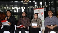 Arief mengatakan, MK mendukung langkah yang dilakukan KPK. MK mempersilakan sepenuhnya apa yang akan dilakukan KPK.