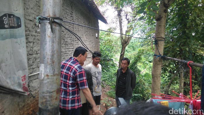 Sambil Blusukan, Ahok Minta Warga Ulujami di Bantaran Kali Pindah