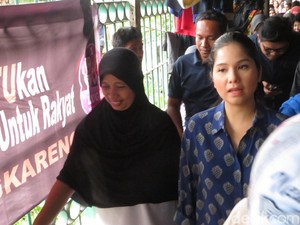 Kunjungi Korban Kebakaran, Annisa Pohan Dengarkan Keluhan Warga