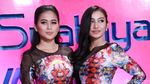 Saat Duo Serigala Tampil dalam Gaun Ketat, Yay or Nay ?