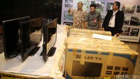DJP juga menyita beberapa alat elektronik yang diduga digunakan dalam tindakan pidana perpajakan berupa penjualan faktur pajak fiktif.
