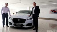 Chief Operating Officer PT WAE, Roland Staehler, di Showroom Jaguar Land Rover South Jakarta, Kamis (26/1/2017) mengatakan, New XF 2.0 merupakan sedan premium terbaik dengan desain elegan dan sporty.