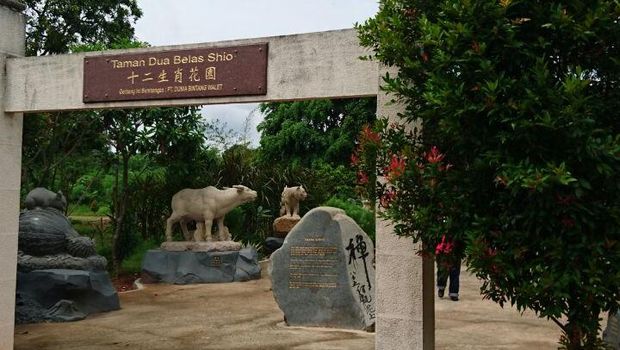 Pintu masuk Taman 12 Shio