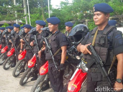 Apel gelar pasukan pengamanan perayaan tahun baru Imlek di Lapangan Merdeka Medan, Kamis (26/1/2017)