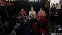 Mukhtie mengatakan ada banyak laporan yang masuk ke Dewan Etik terkait Patrialis Akbar. Hakim konstitusi itu sering dipanggil karena terkait pilkada hingga masalah penyataan yang kontroversial.