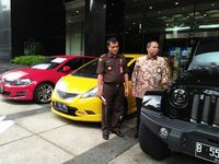 VW Golf dan Honda Jazz