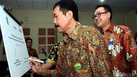 Kepala Dinas Pendapatan Daerah Pemerintah Kota Bekasi Aan Suhanda menandatangani kerja sama.
