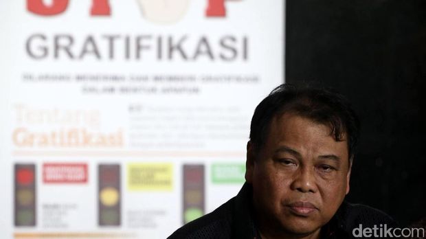 Patrialis Akbar dan Kabar Darurat yang Kejutkan Sang Ketua MK