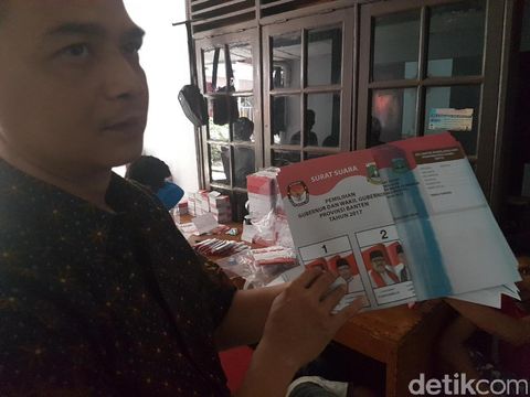  Surat suara rusak di KPU Kabupaten Serang, Kamis (26/1/2017)