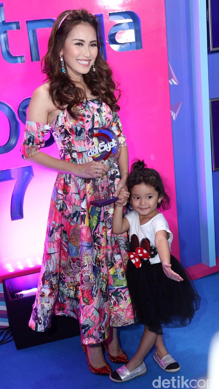 Buka Suara, Enji Berniat Buat Aduan Atas Anaknya dengan Ayu Ting Ting