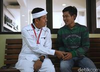 Netty Heryawan dan Dedi Mulyadi Jenguk Jamal Bocah yang Kehilangan Lengannya