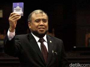 Siapa Wanita yang Temani Patrialis Saat Ditangkap KPK di GI?