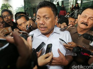 Tak Kenal Andi Narogong, Olly Dondokambey Bantah Terima USD 1,2 Juta